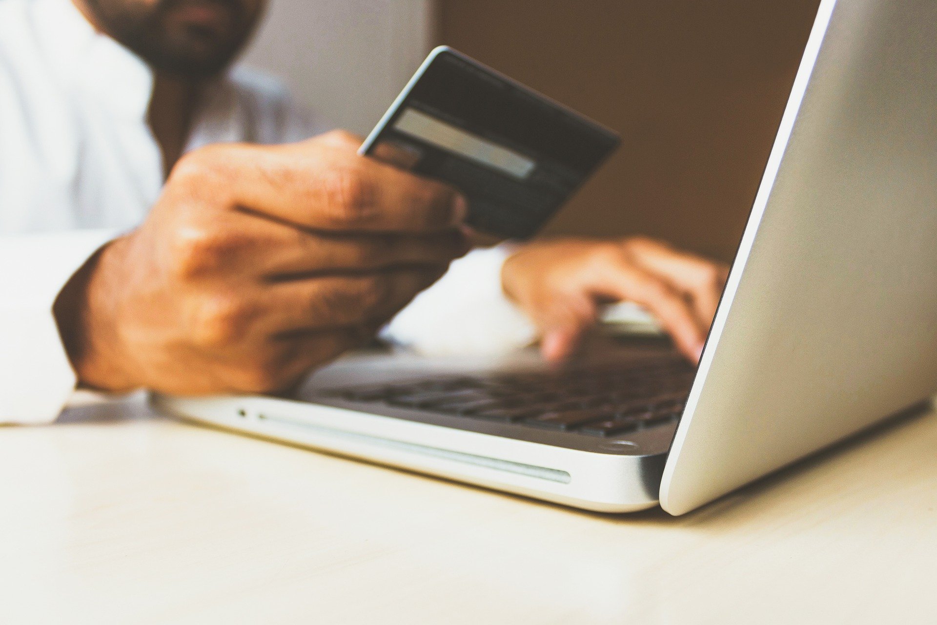 Cliente utilizando as formas de pagamentos online