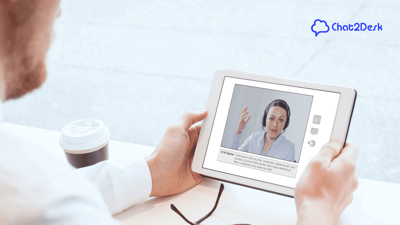 Colaborador fazendo atendimento ao cliente